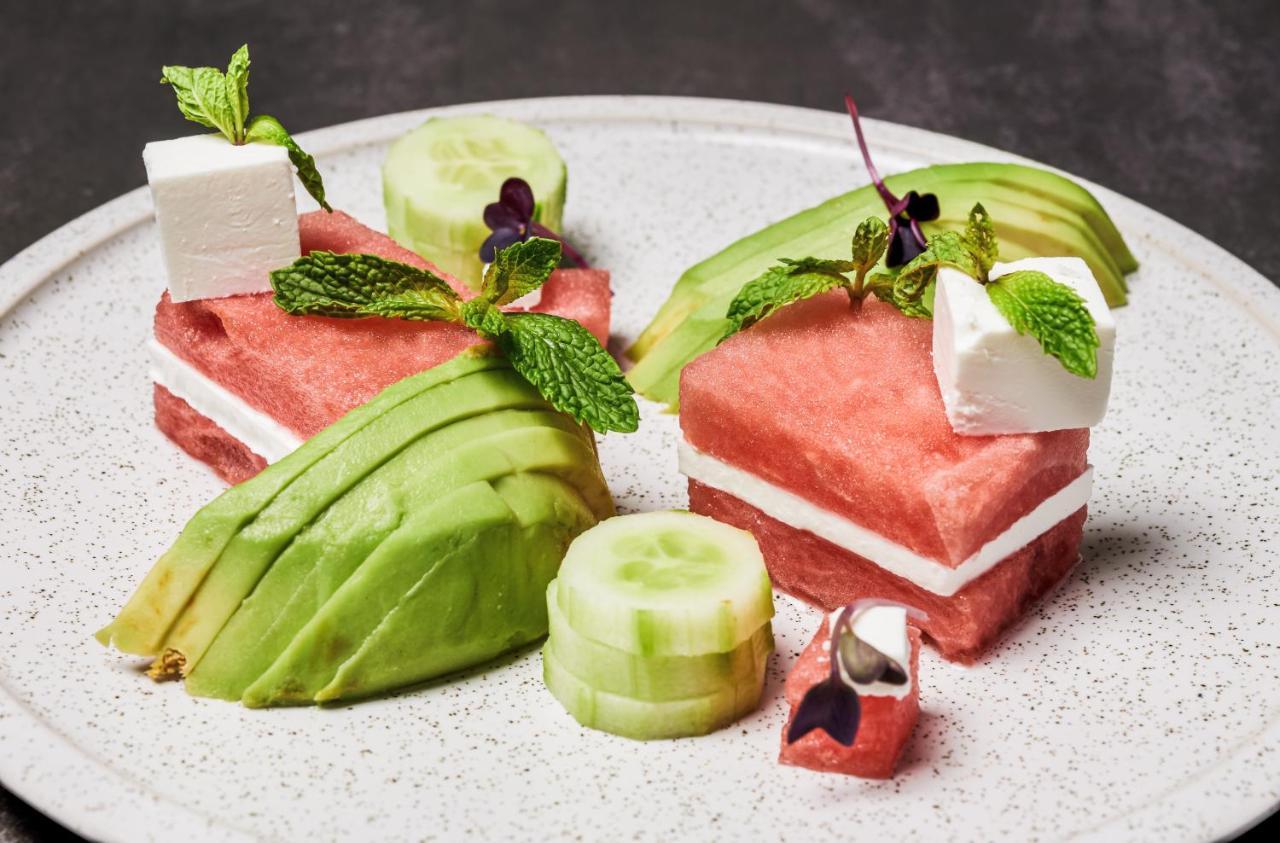 Movenpick Jumeirah Village Triangle Dubái Exterior foto Watermelon and avocado salad