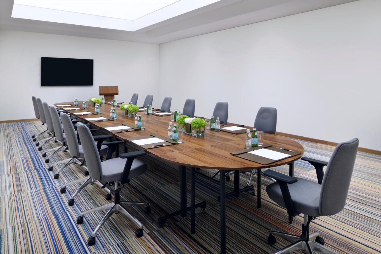 Movenpick Jumeirah Village Triangle Dubái Exterior foto A boardroom